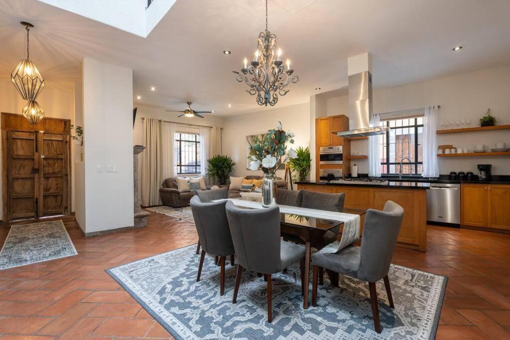 Elegant 3Br Home With Rooftop & Grill In Centro San Miguel Σαν Μιγκέλ ντε Αγιέντε Εξωτερικό φωτογραφία