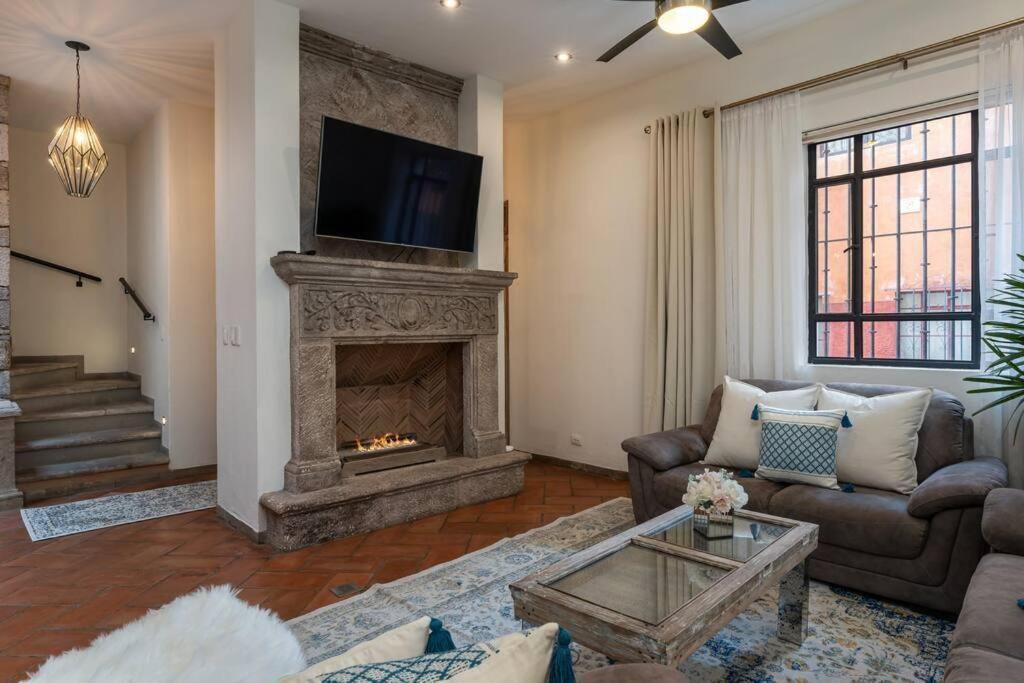 Elegant 3Br Home With Rooftop & Grill In Centro San Miguel Σαν Μιγκέλ ντε Αγιέντε Εξωτερικό φωτογραφία